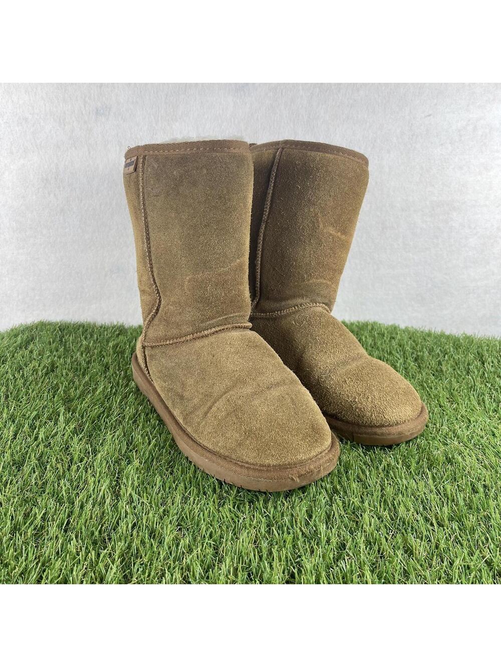 Minnetonka Moccasin Boot size 7 leather sheepskin upper, polyester and wool line